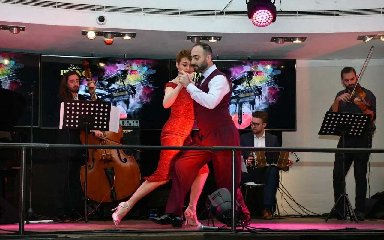 Piano festival baku. Международный фортепианный фестиваль en blanco y negro. Реми женье. Международный фортепианный фестиваль en blanco y negro. Lora piano baku.
