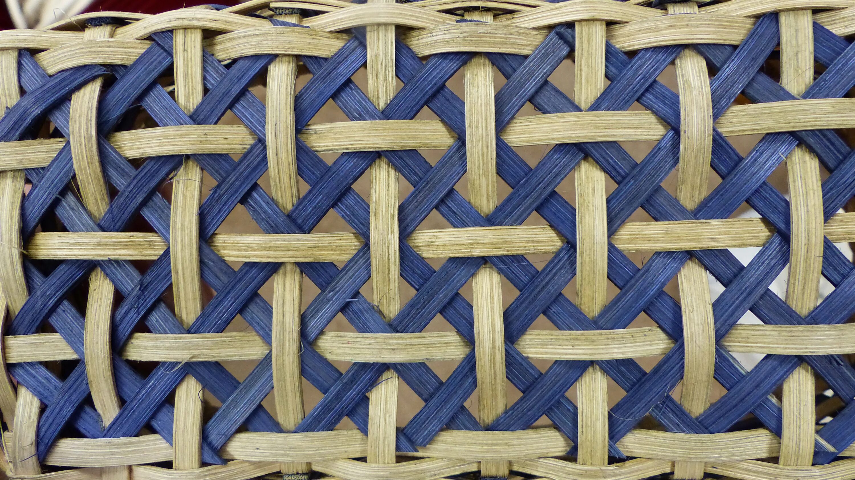 почему пишется плетеная. корзинки плетеные для подарков. плетеные узоры из лозы. корзина из тальника. корзина плетеная.