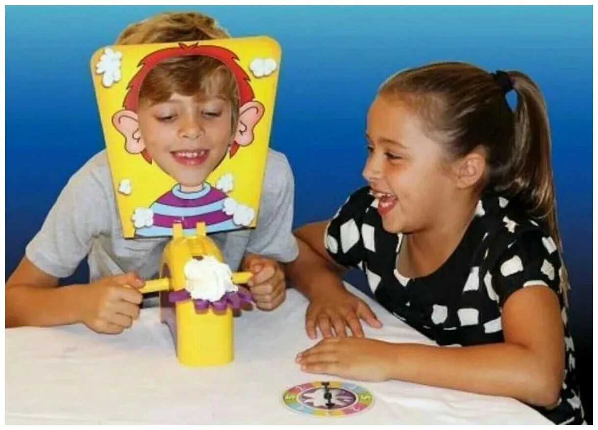 пирог в лицо. игра в лицо сливками. игра со сливками в лицо. Pie face игра. торт в лицо игра.