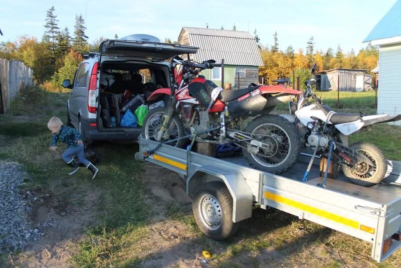 Как перевезти мотоцикл в легковом прицепе. Прицеп мзса для мотоцикла. крепление мотоцикла мзса. прицеп для cf moto x8. урал с прицепом.