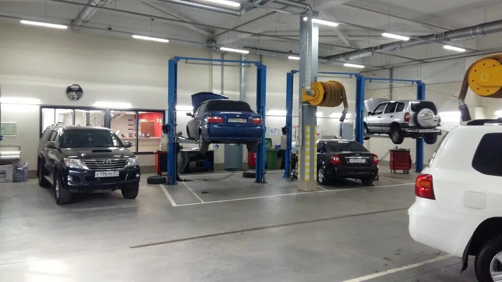 Хайлик на мойке белый. Белый сервис раздольная. Белый сервис раздольная. Bmw f20 подвеска. Белый сервис владивосток.