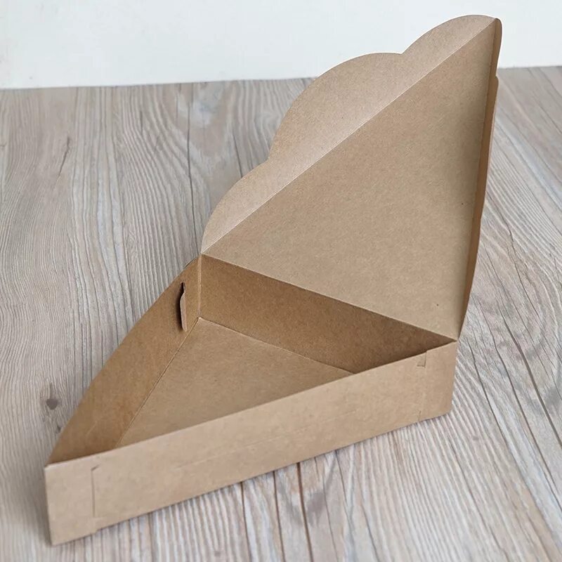 Картонная форма. Треугольная коробка самосборная. Коробки картонные треугольные. Треугольная упаковка. Упаковка треугольная коробка.