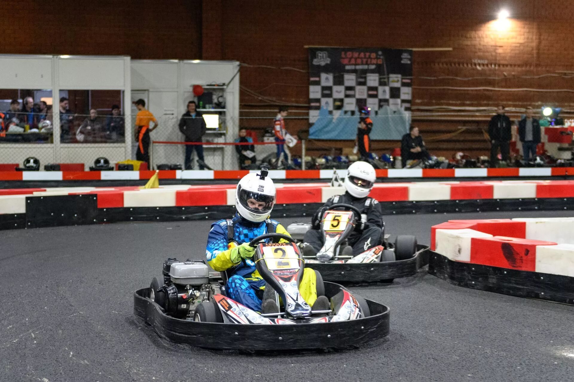 Закрытый картинг. Лонато картинг москва. картинг lonato karting. картодром лонато москва. лонато картинг москва трасса.