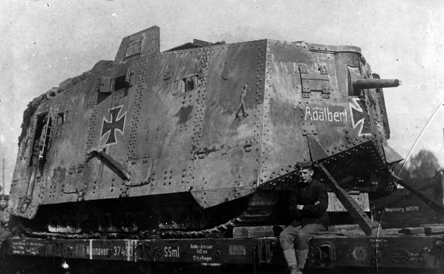 Первый немецкий танк a7v. Тяжелый танк a7v Германия 1917. Немецкий танк первой мировой войны a7v. Sturmpanzerwagen a7v танк. Первые танки германии