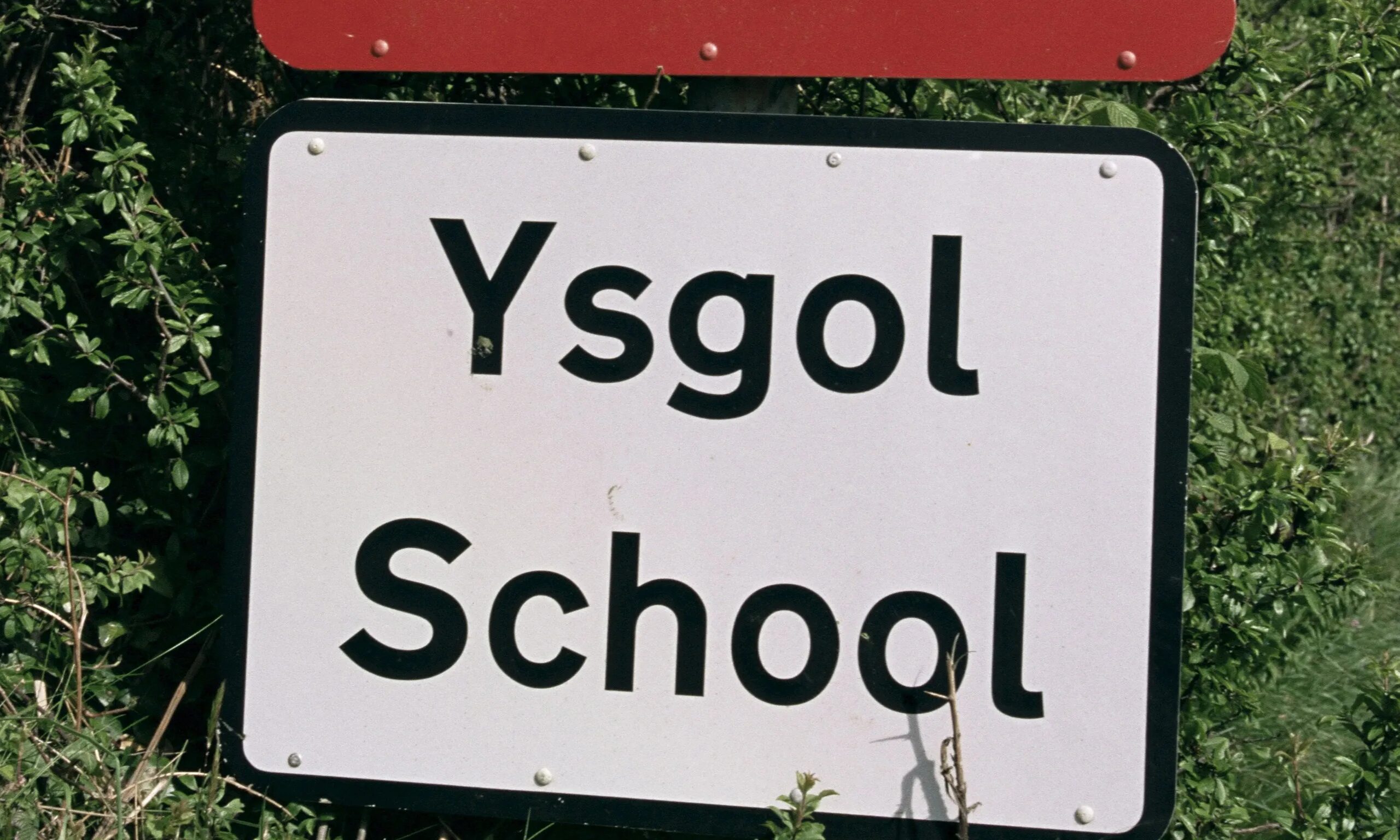 The welsh language is. Уэльский язык. язык welsh. валлийский язык в уэльсе. валлийский язык алфавит.