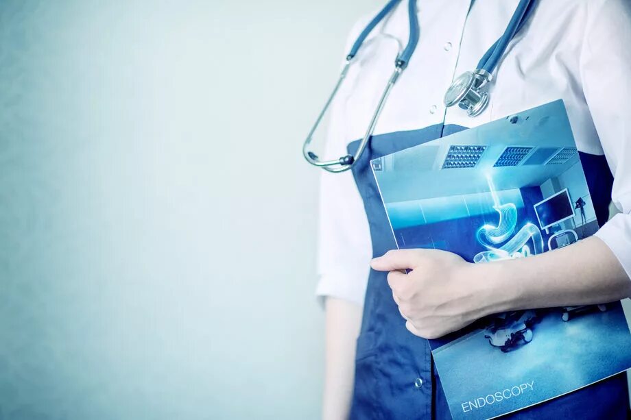 Вызвать инфекциониста. Медицинская сестра в маске. Функции врача инфекциониста. Инфекционист. Врач паразитолог.