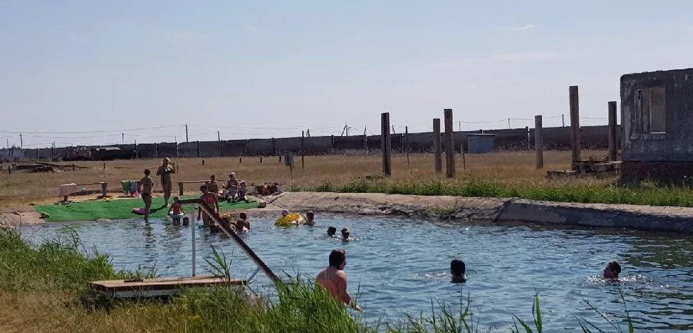 Горячий источник в дагестане избербаш. Сероводородный термальный источник абхазия. Сероводородный бассейн. Минеральные источники мацеста. Качалино сероводородный источник.