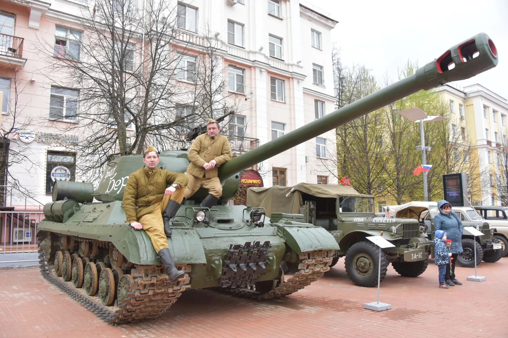 ИС-2 В Берлине. Танк ИС-2. ИС-2 Берлин 432. Танки ИС 2 В Берлине. 2 войны ис