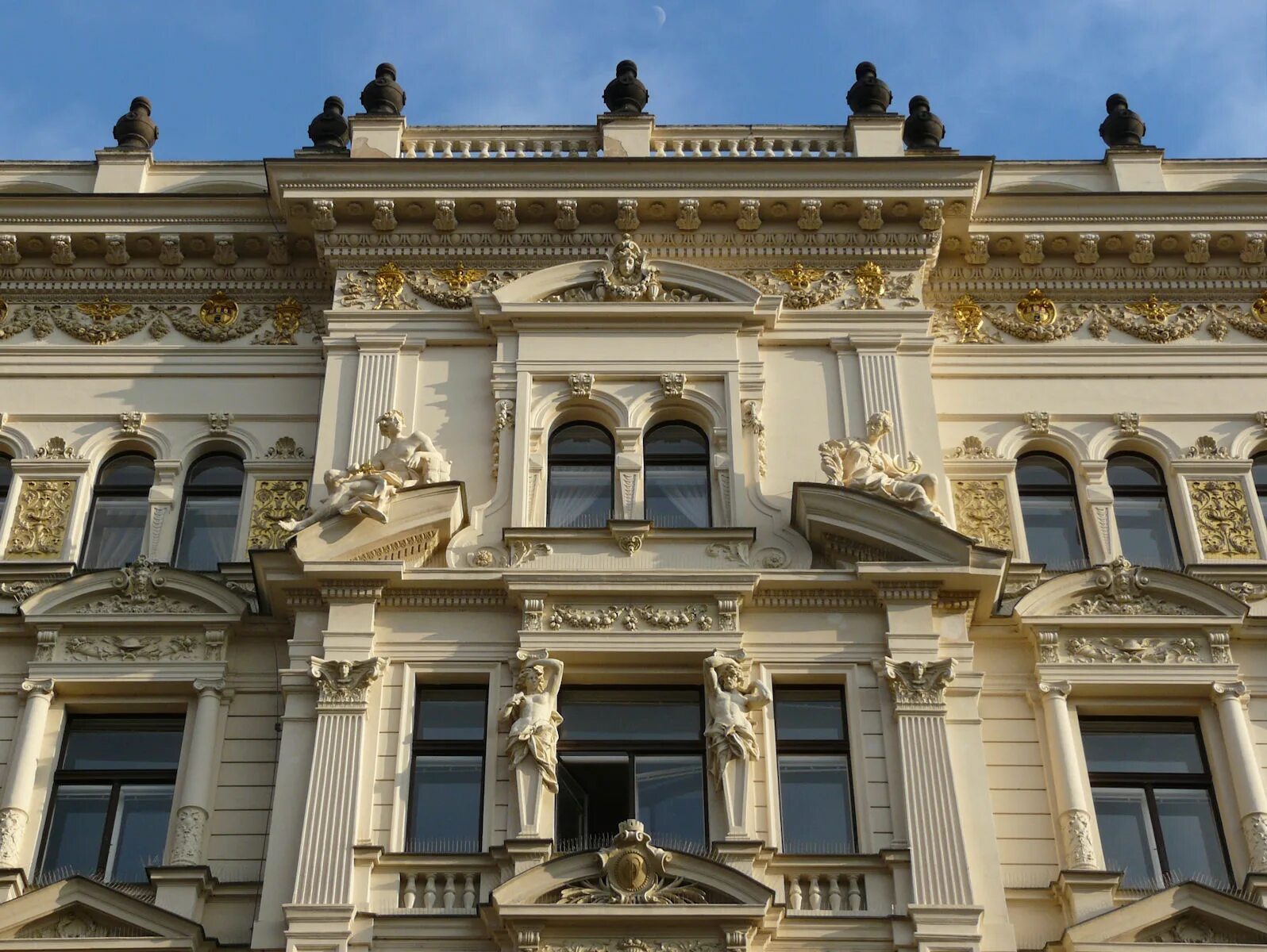 маскароны модерн москва. доходный дом питер маскарон. доходный дом питер маскарон. маскарон нептун. маскароны модерн санкт петербург.