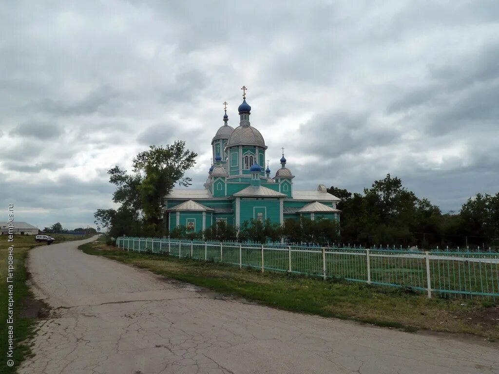 Новоспасское самарская область. Храм Архангела Михаила Самарская область село высокое. Церковь высокое Пестравский район. Село высокое Пестравского района Самарской области. Церковь село высокое Пестравского района Самарской области.