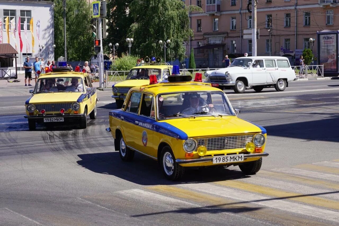 Машины дпс рязань. С днём гаи открытки. Инспектор дпс. Украинская машина гаи. С днем гаи.
