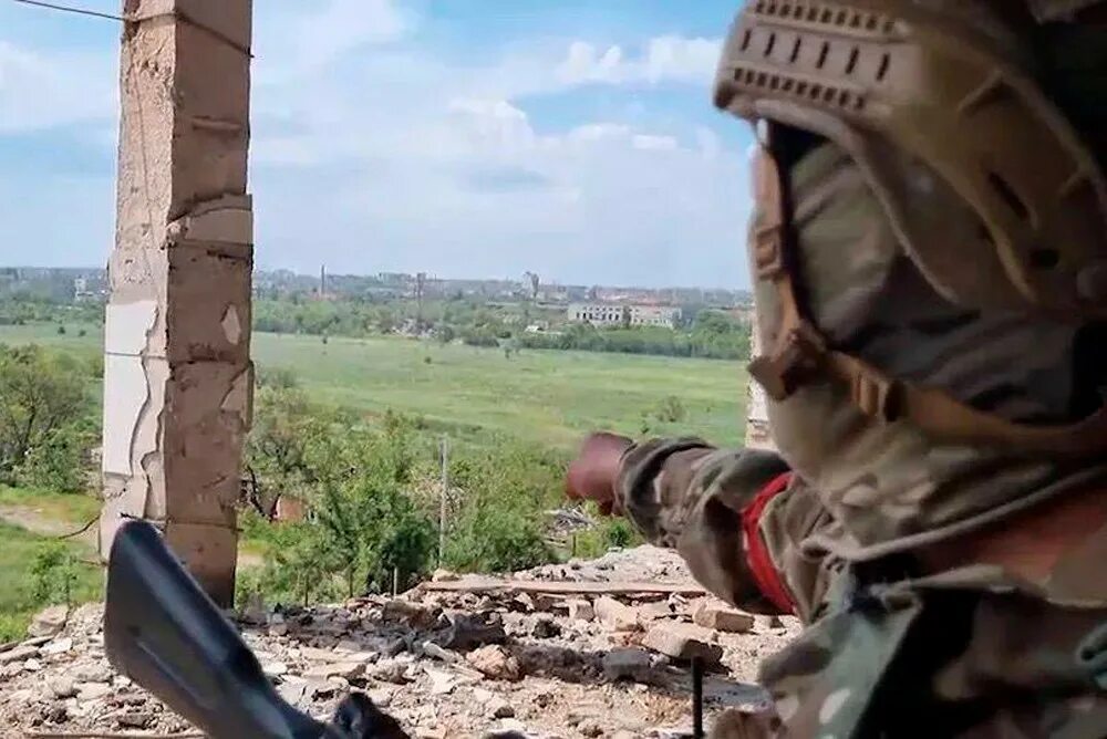 Штурм бахмута чвк вагнера. Чвк вагнер. Штурм бахмута вагнер. Бахмут воинская часть. Чвк вагнер штурмует бахмут.