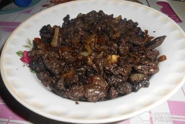 Как пожарить кровяную. Кровавая колбаса жареная. Домашняя колбаса кровянка. Кровяная колбаса морсилья. Запеченная свиная кровь.