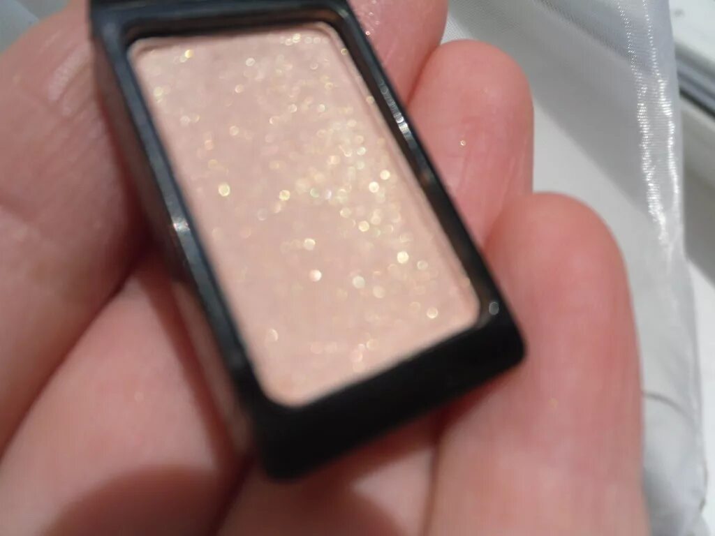 Artdeco eyeshadow. Artdeco тени свотч 345. Тени Artdeco Glamour. Тени Artdeco свотчи. Тени Artdeco 383.