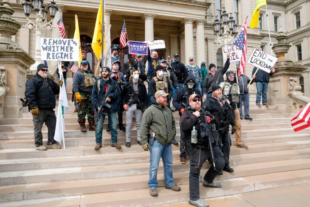 Митинг в сша в поддержку. Митинги в сша. вооруженные митинги в сша. протесты в сша. митингующие в америке.
