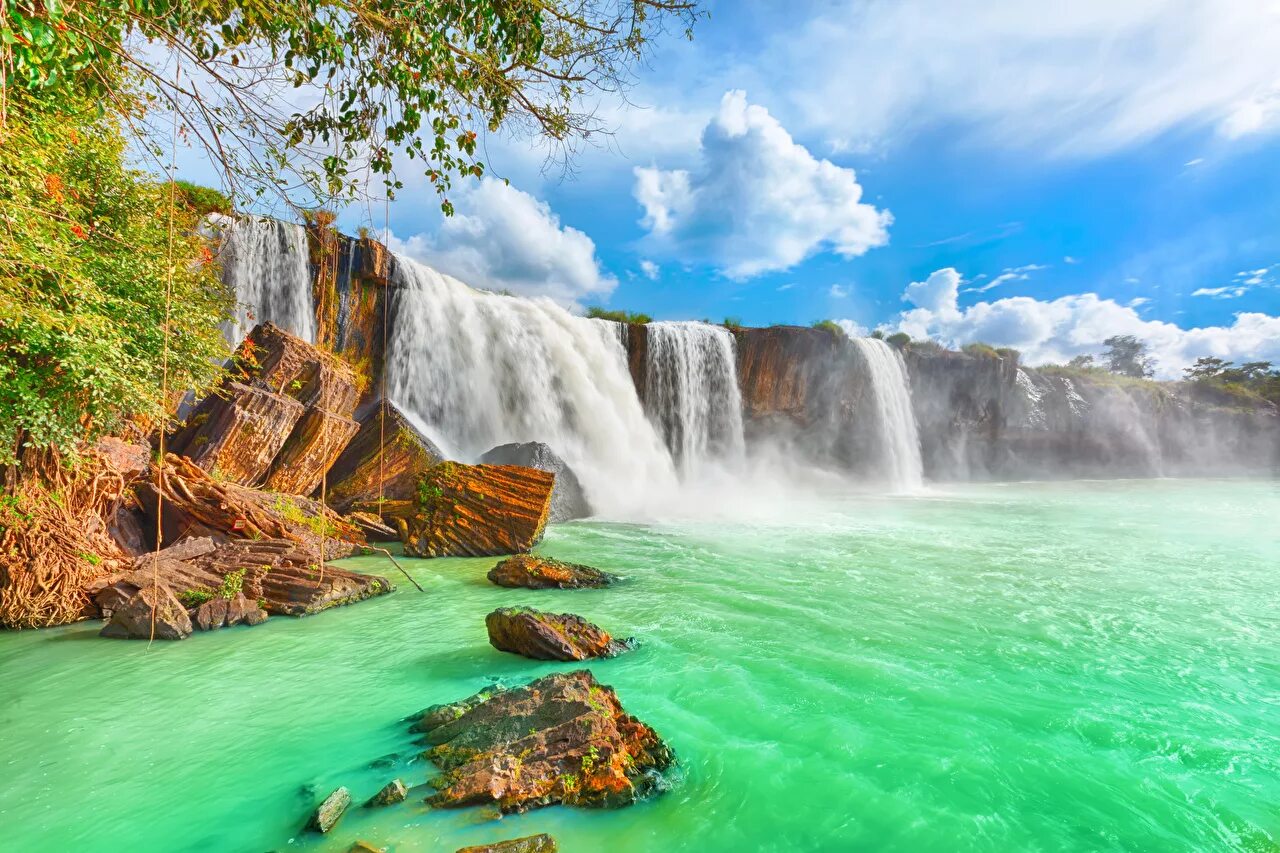 Картинки. Водопад Бруарфосс. Водопад Нгалиема. Водопад драй Нур Вьетнам. Фотообои водопад во Вьетнаме.