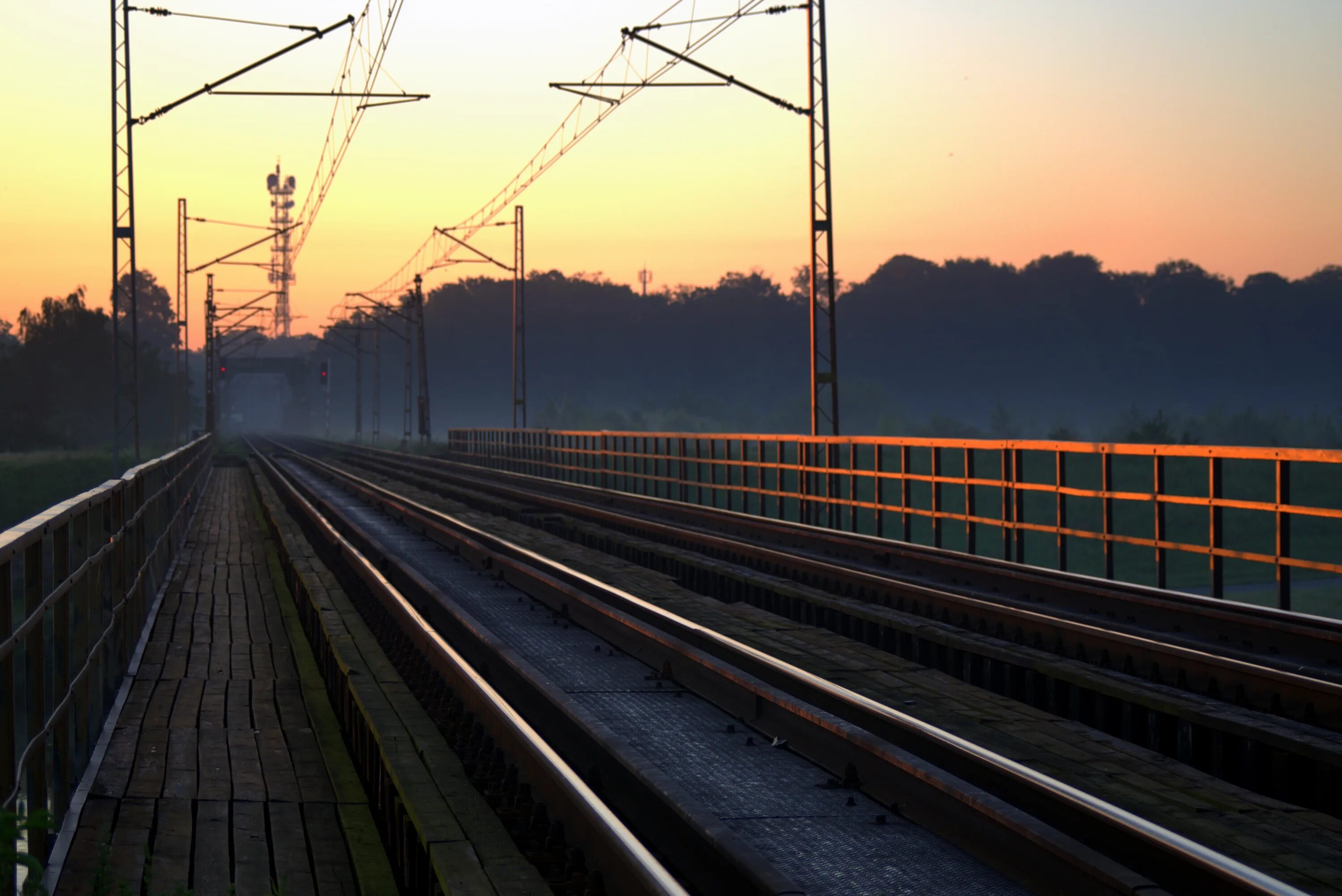 Railway line. ЖД пути. Железная дорога закат. Железная дорога на рассвете. Поезда.