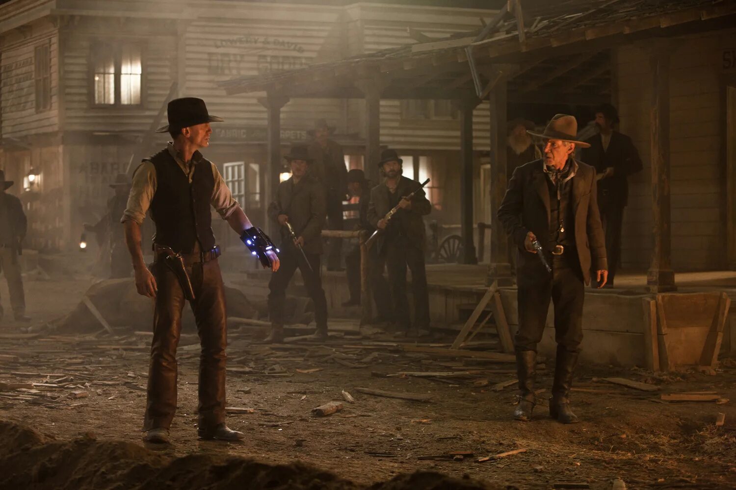 Дэниел Крейг Ковбои против пришельцев. Ковбои против пришельцев Cowboys & Aliens (2011. Ковбои против пришельцев Джейк Лонерган. Харрисон Форд Ковбои против пришельцев. Ковбой 2015