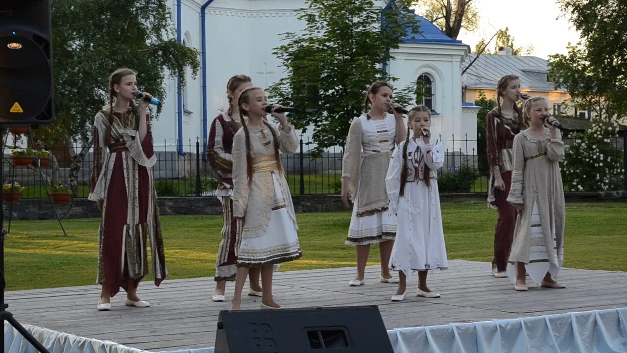 Волосевич песни слушать. Небо славян Волосевич. Небо славян костюм.