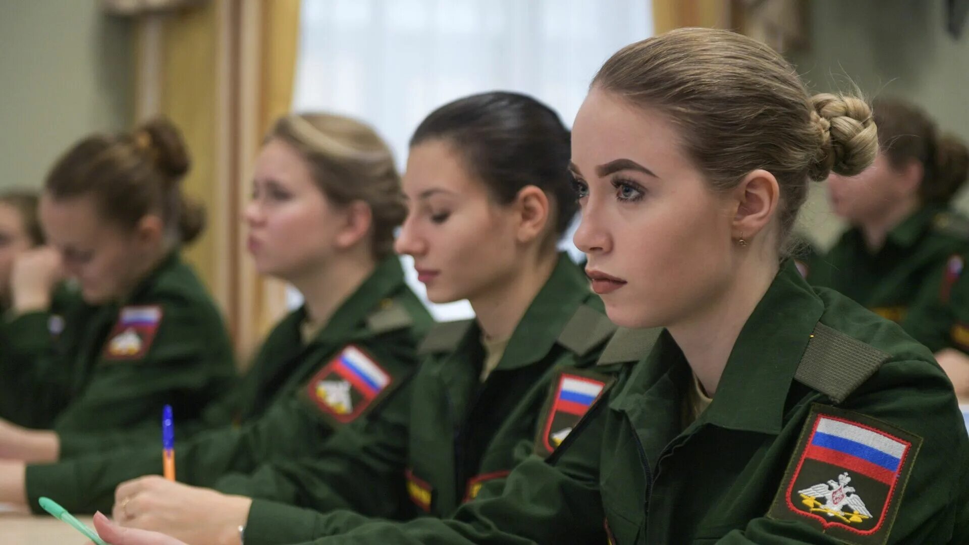 Женщины военнослужащие. Женская армия. Увольнение женщин военнослужащих. Израильские военнослужащие женщины. Увольнение женщин военнослужащих.