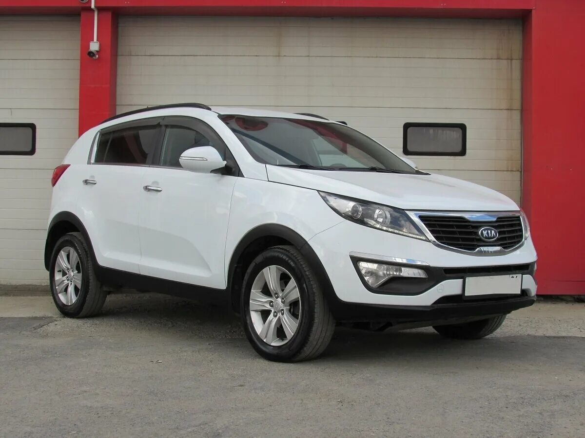 Kia Sportage 2011 белый. Киа Спортейдж 11 года. Белый Спортейдж 2011 на Татарстан. Киа кроссоверы белый джип.