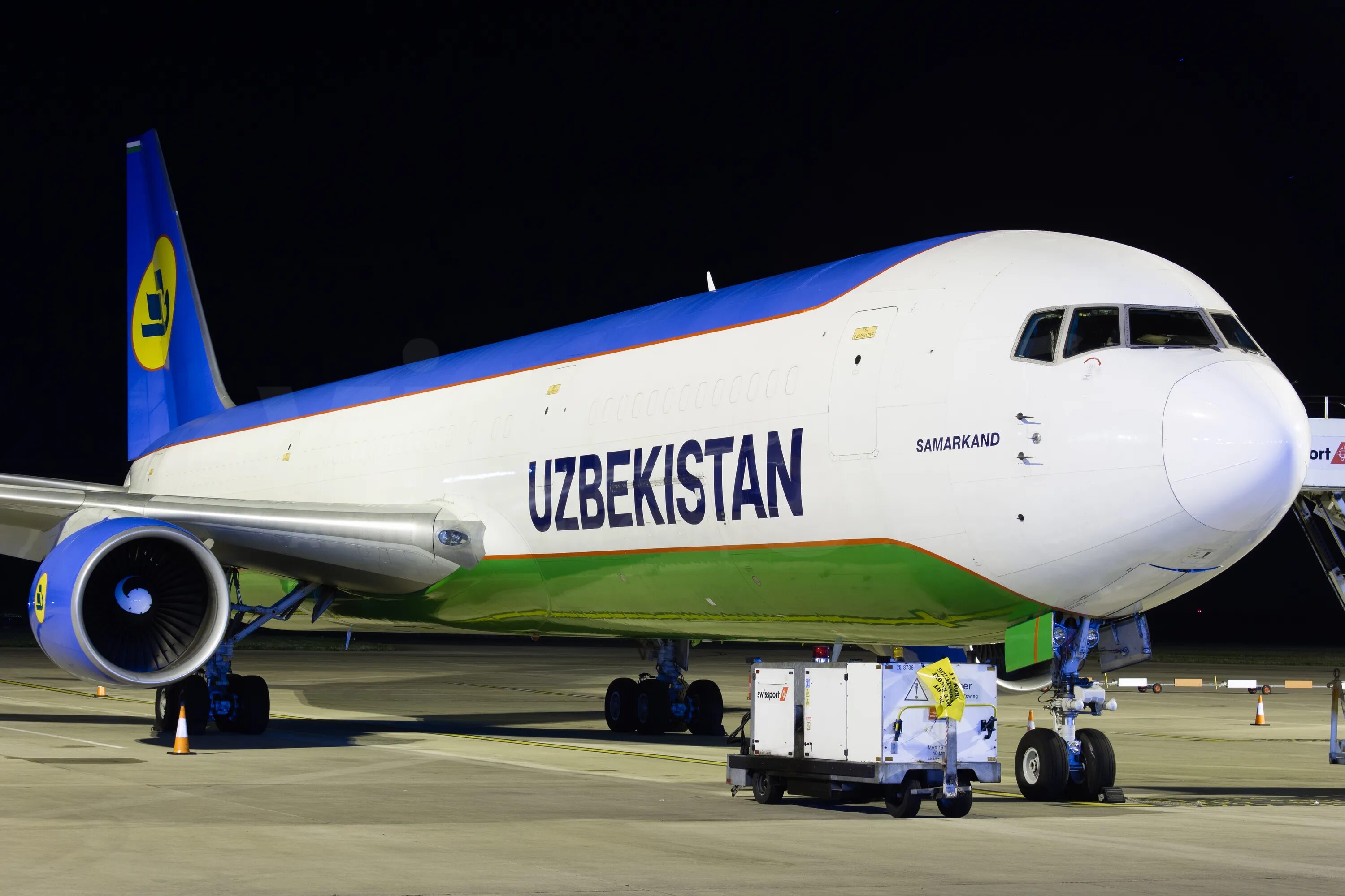 Авиакомпания ташкент. Боинг 767-300 Uzbekistan Airways. Узбекистан Эйрвейз 767. Узбекистан Аирвейс Боинг. Боинг 767 узбекские авиалинии.