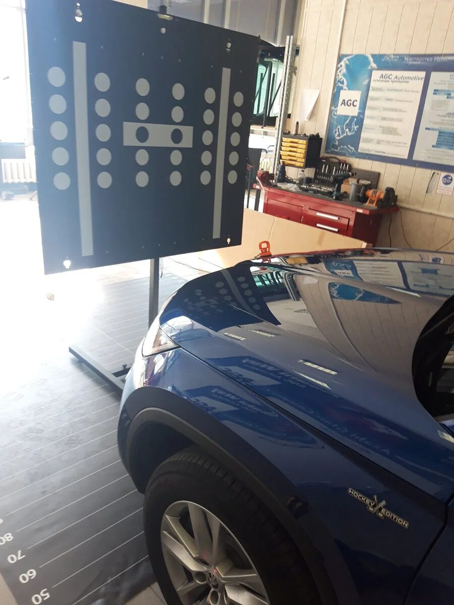 Калибрование автомобиля. Калибровка тахографа. Калибровка фото. Механизм калибровки двигателя. Калибровочная табличка для тахографа на автомобиле.