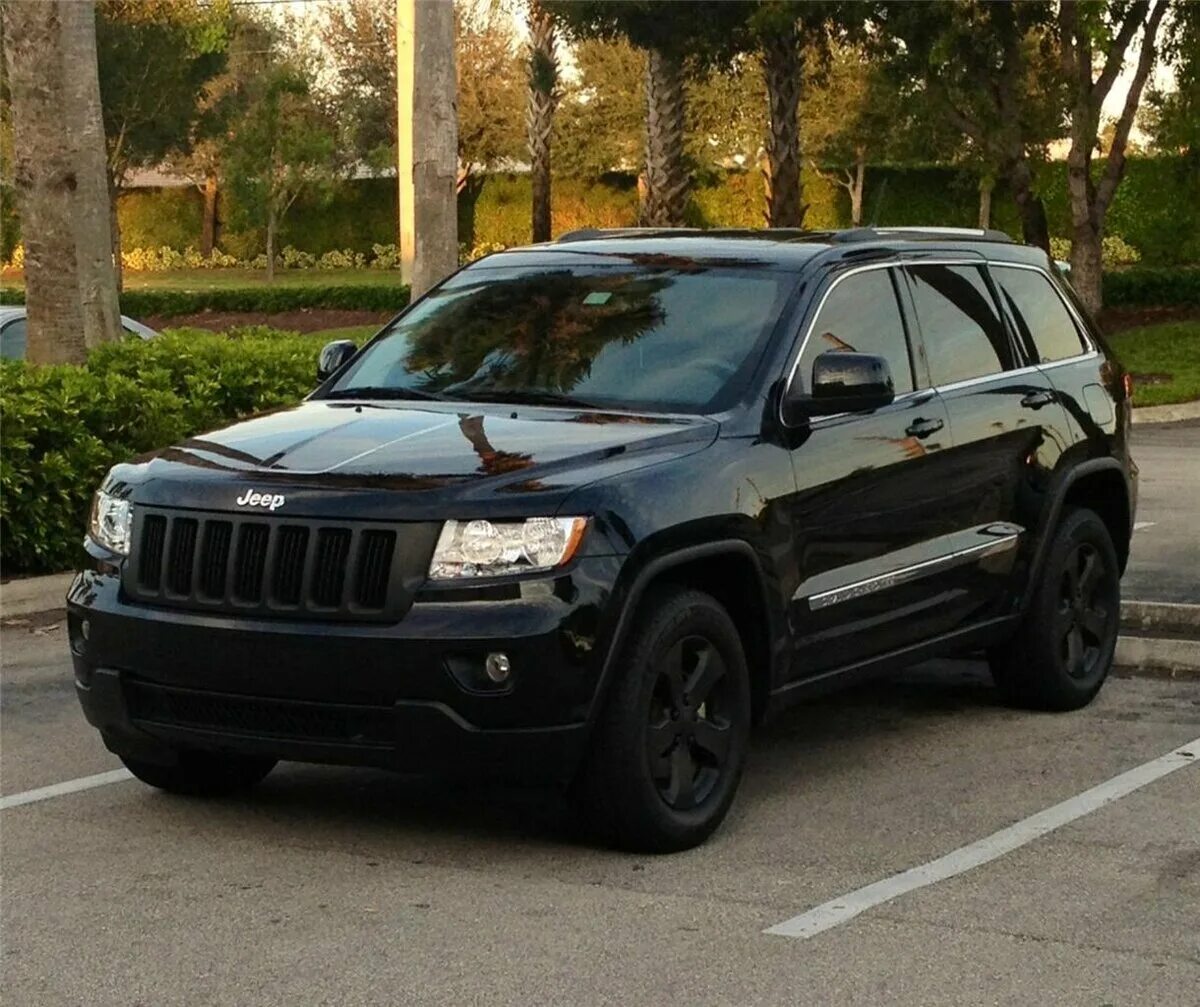 Машина джип черная. Jeep Grand Cherokee 2011. Джип Гранд Чероки 2011. Jeep Grand Cherokee черный. Jeep Grand Cherokee 2012 Black.