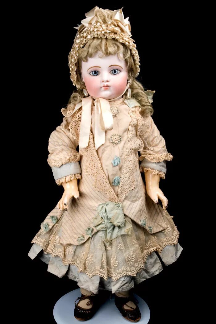 Старая куколка. Старинные куклы. Винтажные куклы. Старинные фарфоровые куклы. Французские Антикварные куклы.