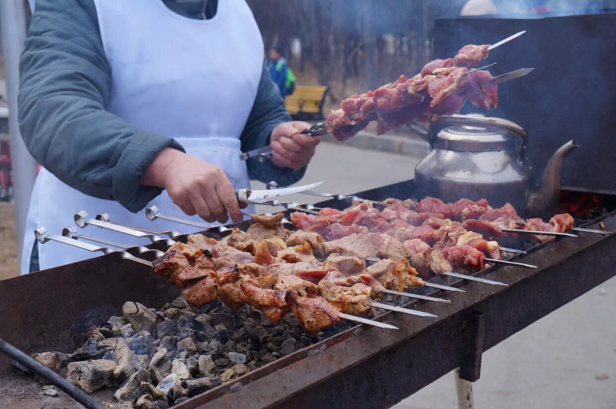 Первая шашлычная. Шашлык. Дорогой шашлык. Самый дорогой шашлык. Шашлыки Камчатки.