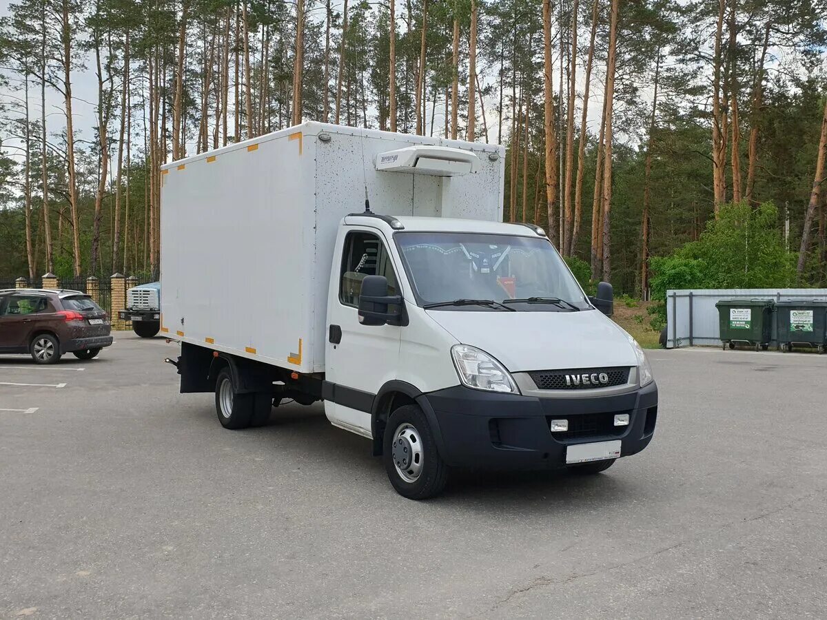 Iveco Daily 2010. Ивеко Дейли 2010 год. Iveco Daily белый рефрижератор. Iveco 2010-12.