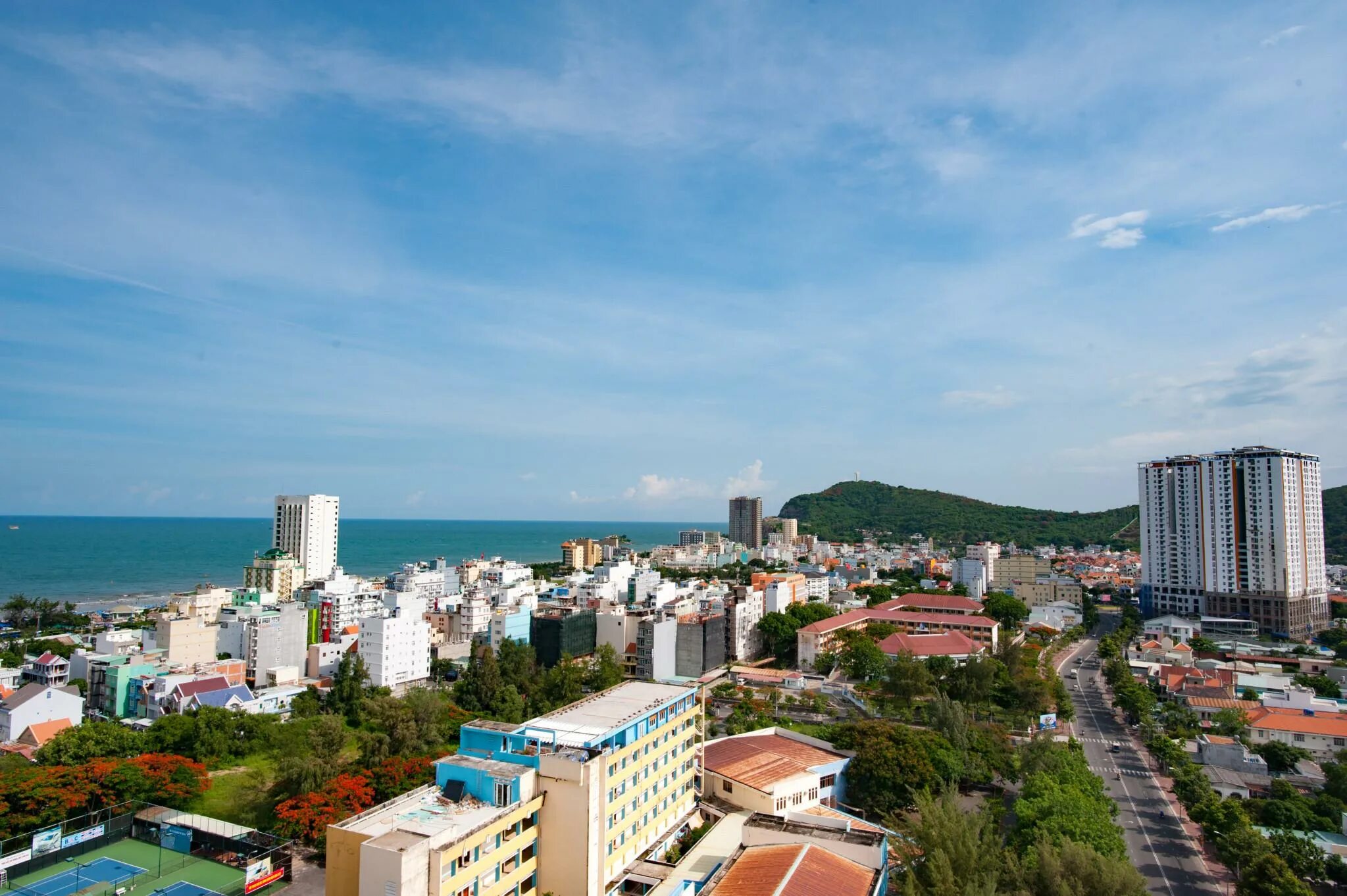 вунгтау статуя христа. вунг тау. вунг тау. лонг хай вьетнам. статуя иисуса христа в вунгтау.