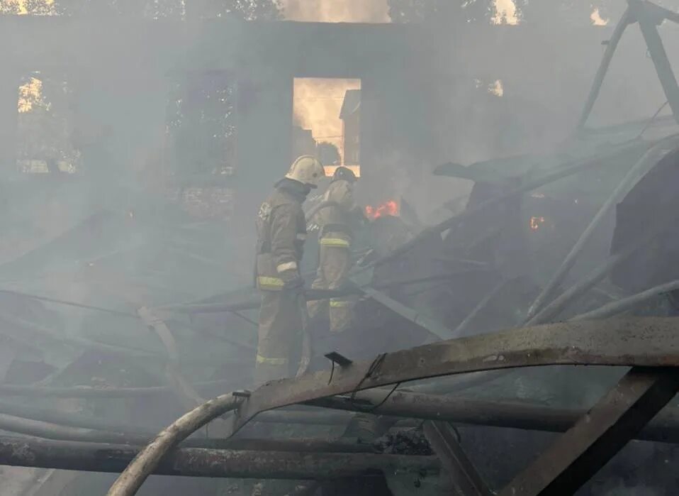 Пожар на складе. Пожар в сочи. Пожар в министерстве обороны. Пожар в армавире. Чп краснодар краснодарский край армавир.