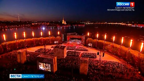 Концерт на берегу невы 9 августа. Концерт на стрелке васильевского острова. Симфония 7 ленинградская концерт. Танцы на стрелке васильевского острова 2022. На стрелке васильевского острова.