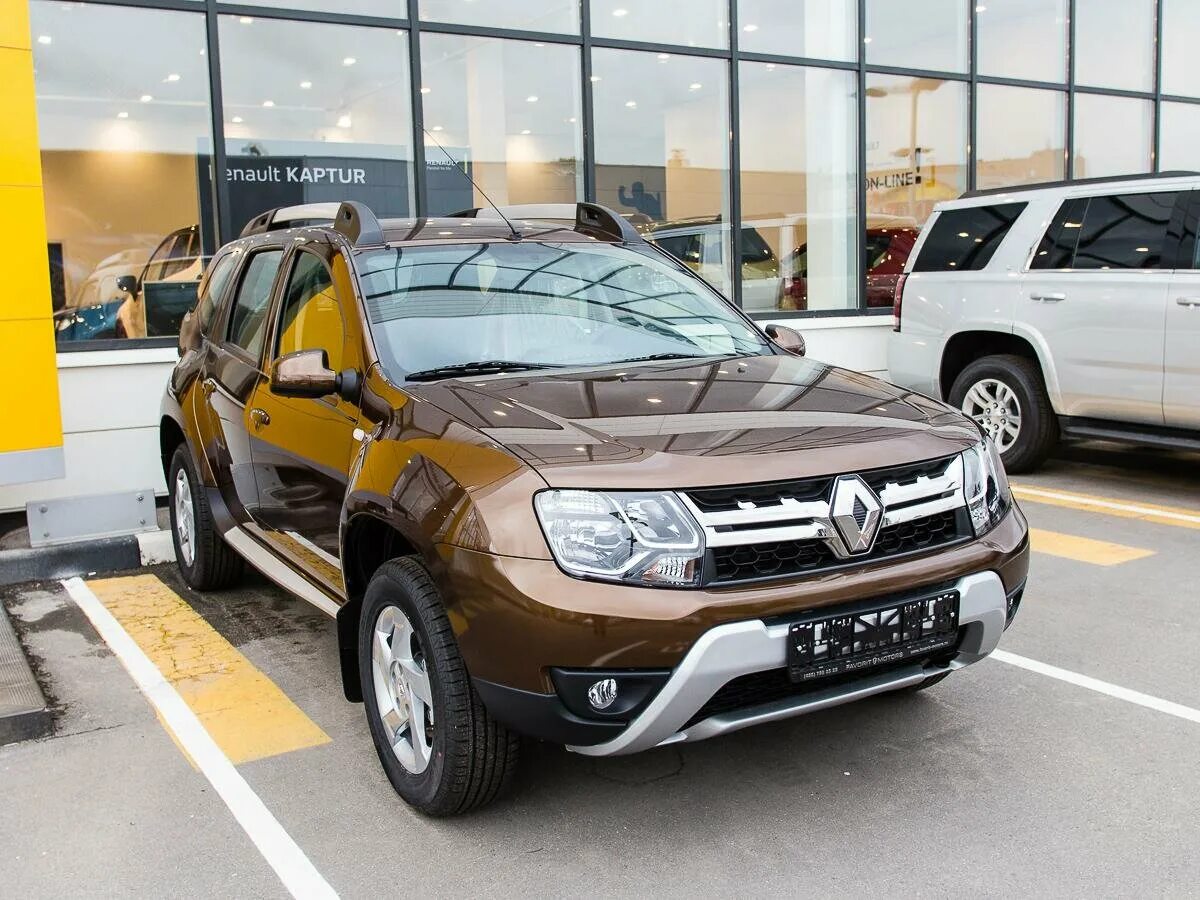 Рено Дастер 2016 года. Новый Рено Дастер 2016 года. Рено Дастер новый. Renault Duster в автосалоне. Купить рено дастер в омске