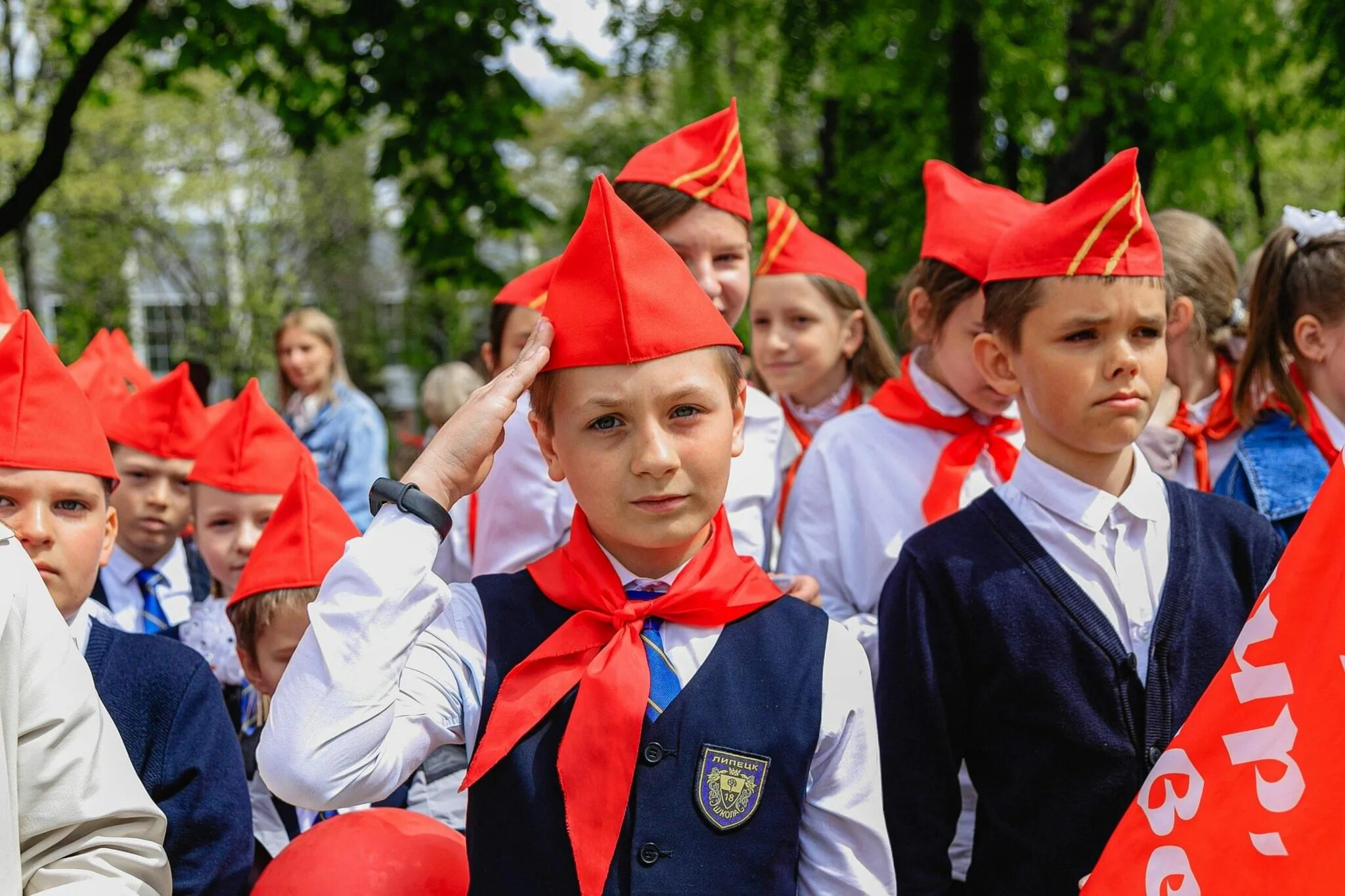 Дата 19 мая. Вступление в пионеры. Посвящение в пионеры. Пионерские атрибуты. С днем пионера.