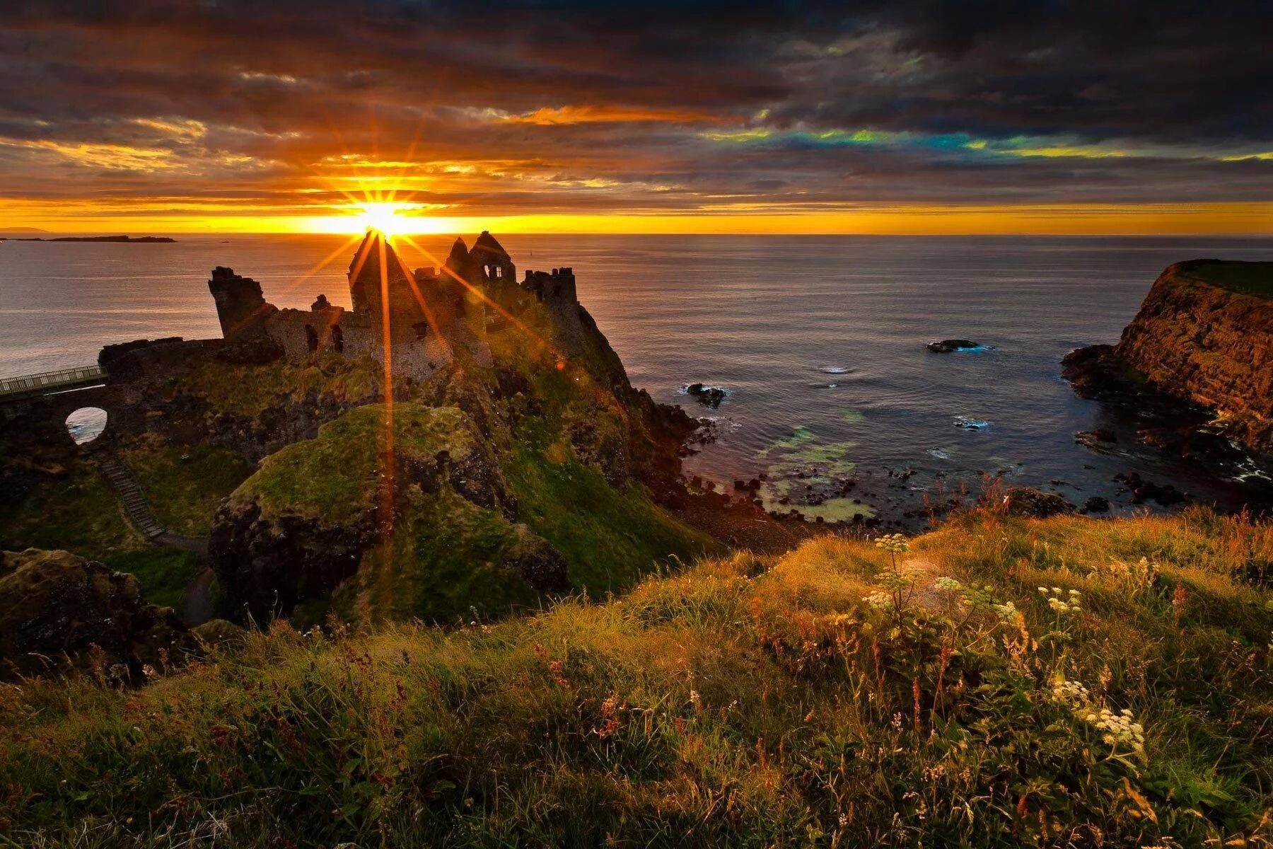 Ireland. Замок Данлюс Ирландия. Данлюс в Северной Ирландии. Ирландия Дублин природа. Изумрудный остров Ирландия.