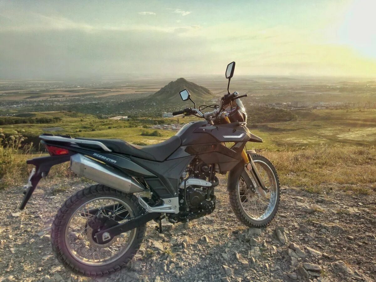 F800gs adventure. Honda турэндуро 800. Турэндуро 250. Мото гуцци стельвио 1200. Турэндуро 250.
