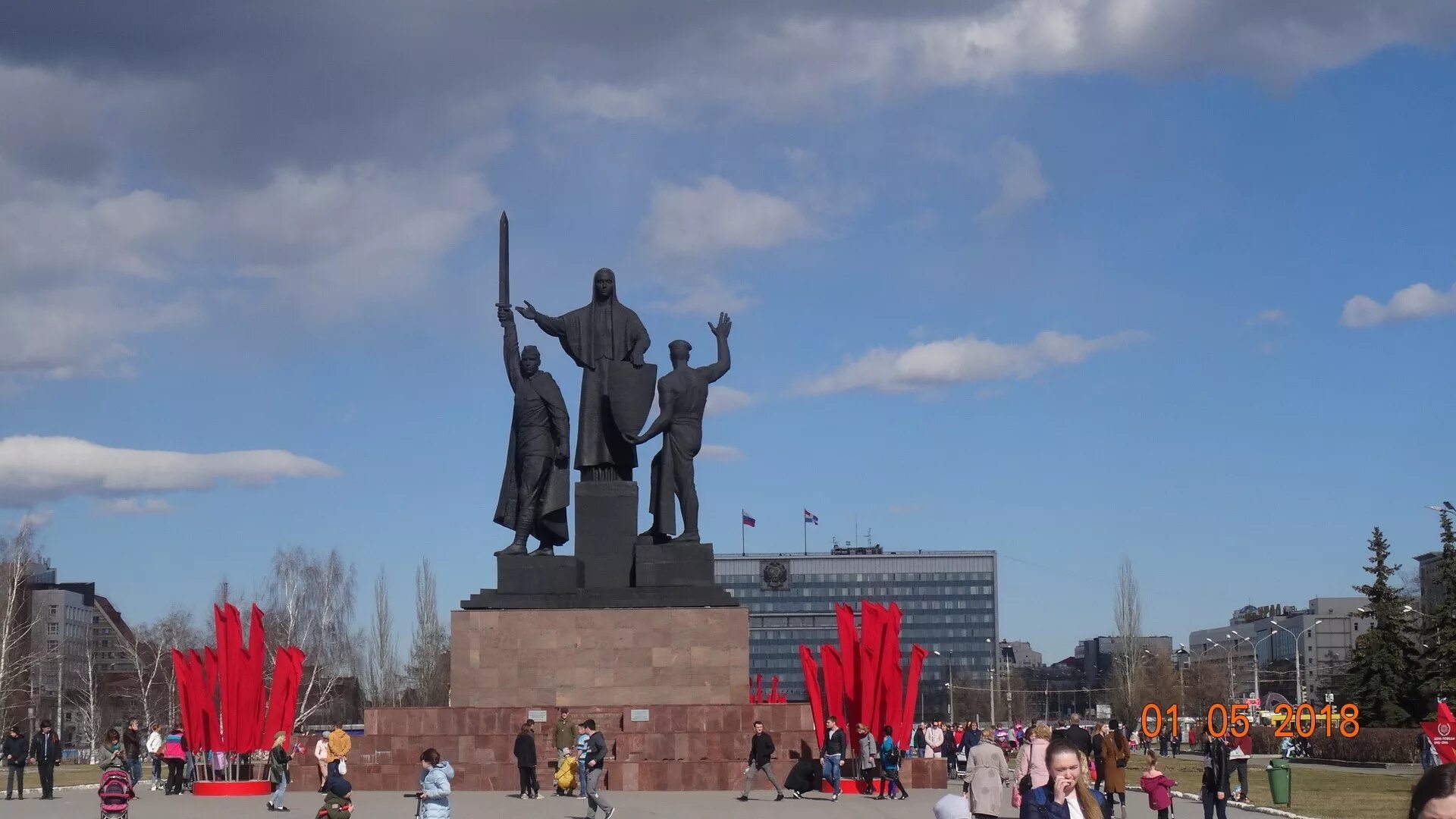 Пермь Главная достопримечательность города. Кама река скульптура Пермь. Достопримечательности знаменитые в городе Перми. Известные памятники Перми. Чем знаменит пермский