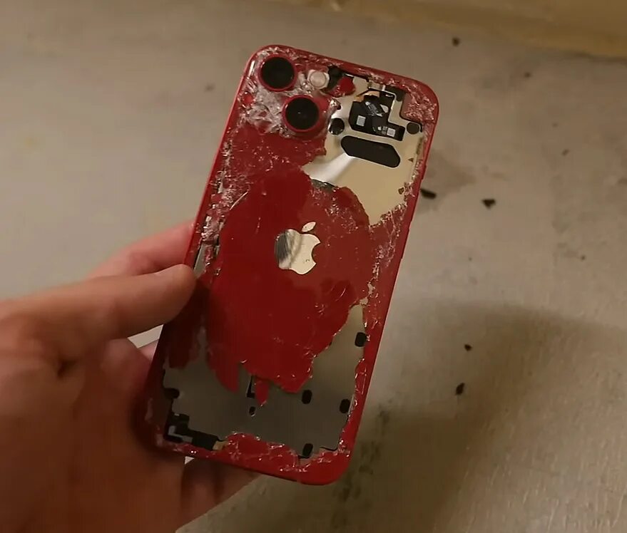 Разбил айфон 13. Iphone 14 Pro Max crash. Разбитый айфон 14. Iphone 14 сломанный. Разбитые айфоны 13.