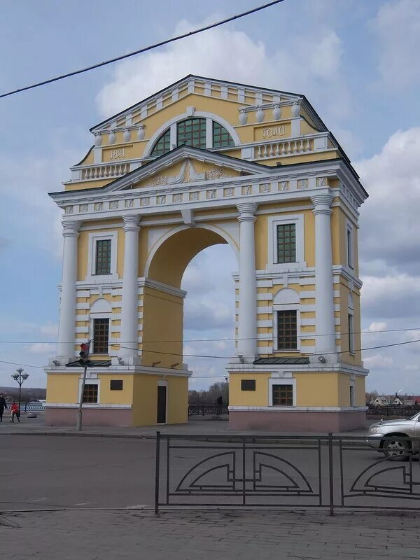 Иркутск ворота памятники. Золотые ворота Иркутск. Московские ворота Иркутск. Московские ворота Иркутск нижняя набережная 14/1.