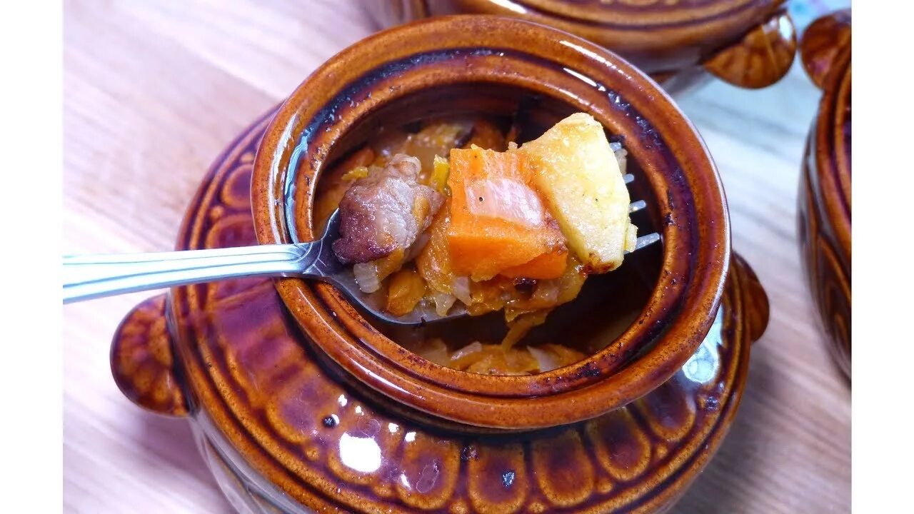 Тыква с мясом и картошкой в горшочках. Горшочек из тыквы. Тыква с мясом и картошкой в горшочках. Жаркое в тыкве в духовке. Тыква с мясом и картошкой в горшочках.