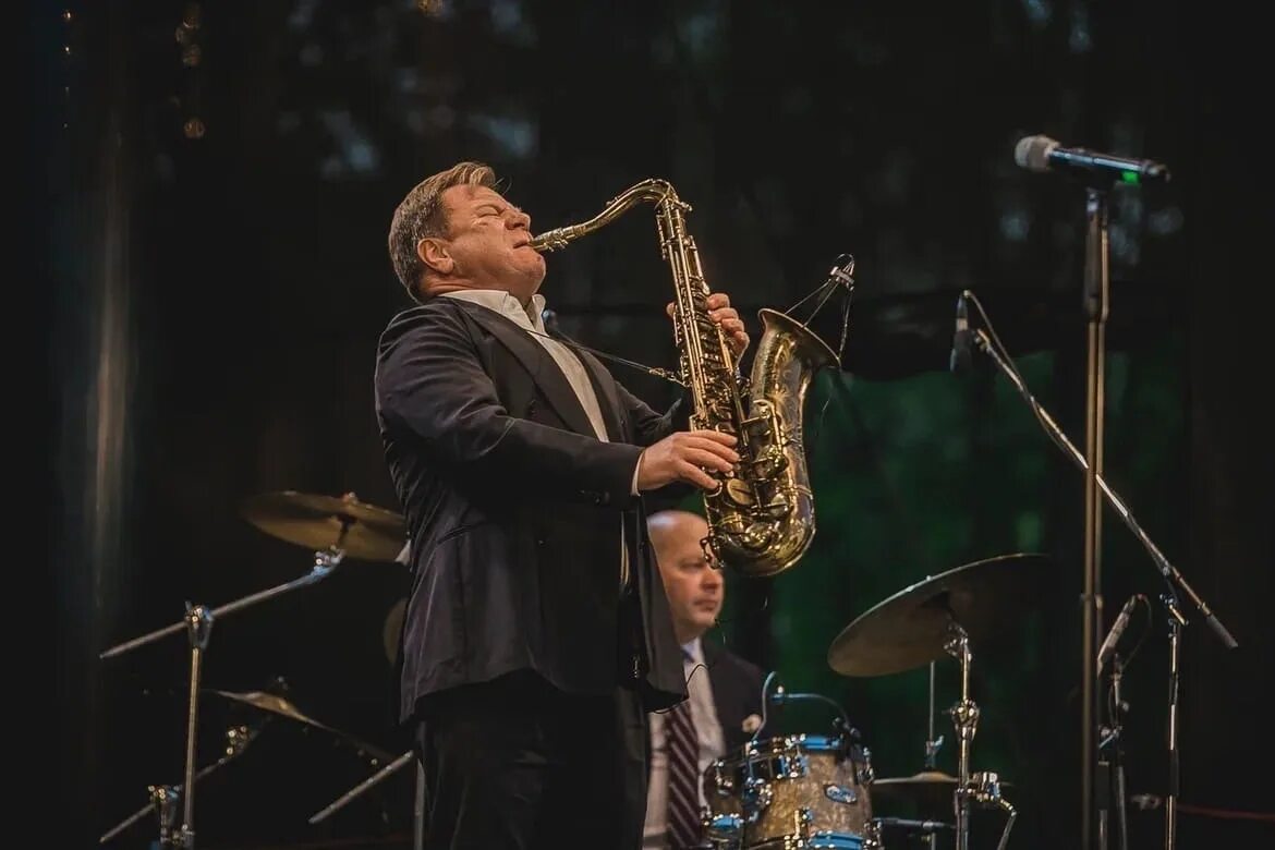 Бк55 jazz парк. Джазовый фестиваль в швейцарии. Джаз в парке. Джазовый фестиваль осень в швейцарии. Джазовый фестиваль осень в швейцарии.
