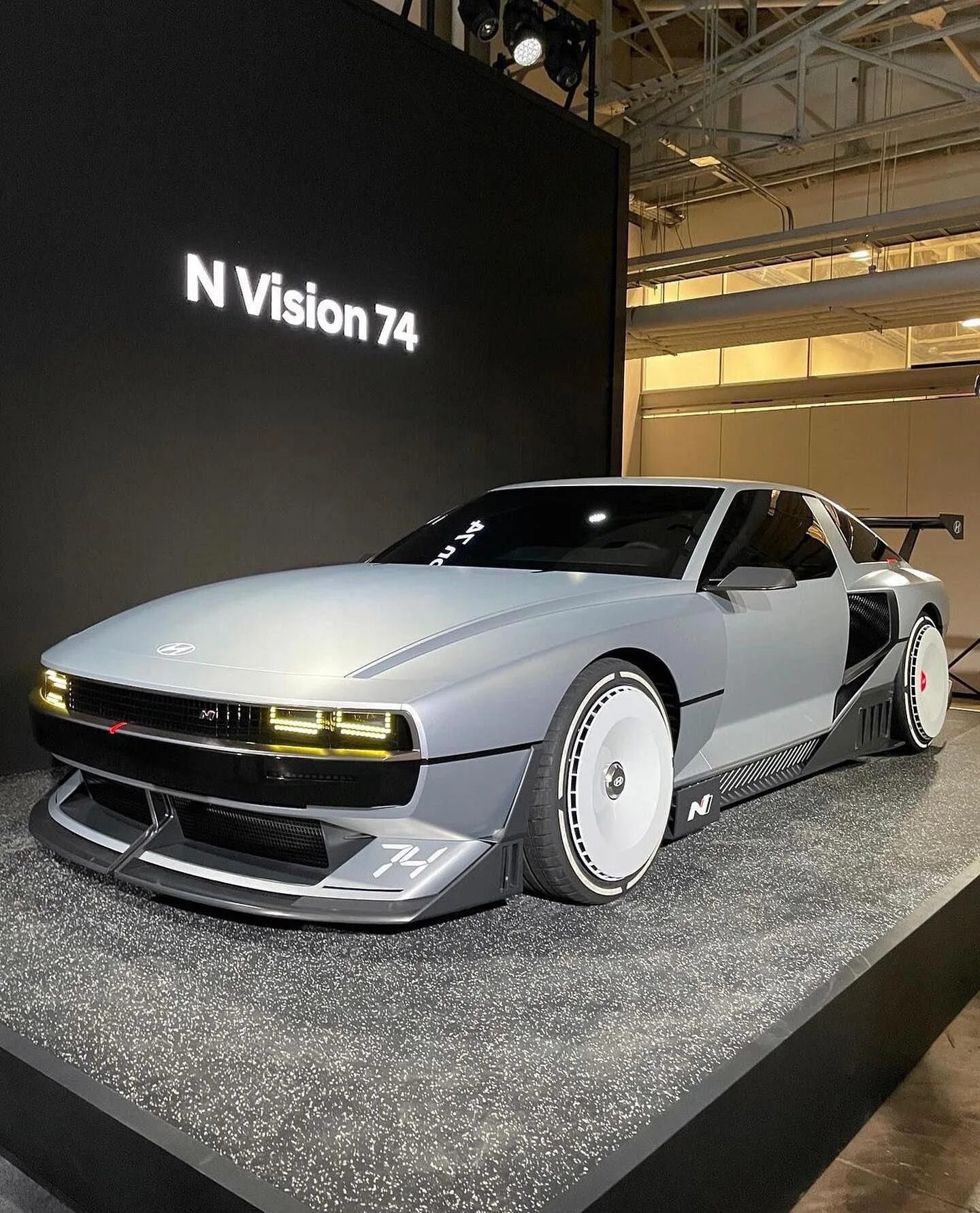 2022 hyundai n vision 74. Hyundai pony coupe. Hyundai pony 1975. Hyundai grandeur 1986 электрокар. Hyundai n vision 74 concept.