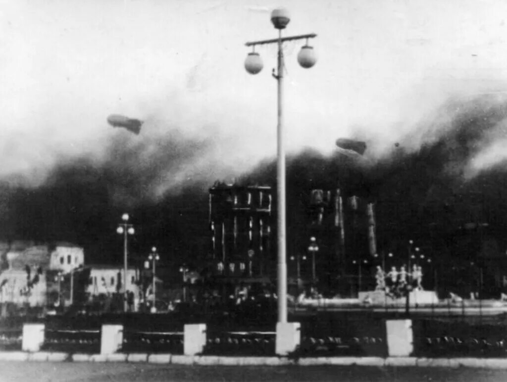 сталинградская битва бомбежка 23 августа. горящий сталинград 1942. 26 августа 1942 года. сталинград волга 1942. 26 августа 1942 года.