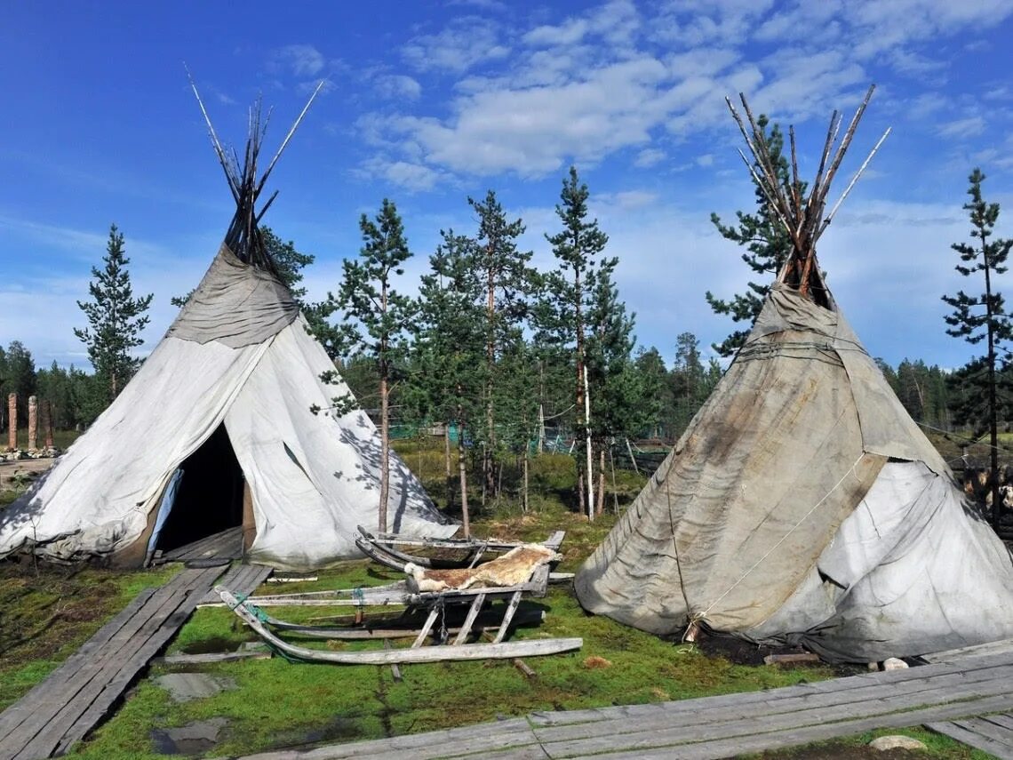 Кувакса жилище саамов. Кувакса саамов. Чум коми. Жилище саамов кольского полуострова вежа. Жилище саамов кольского полуострова.
