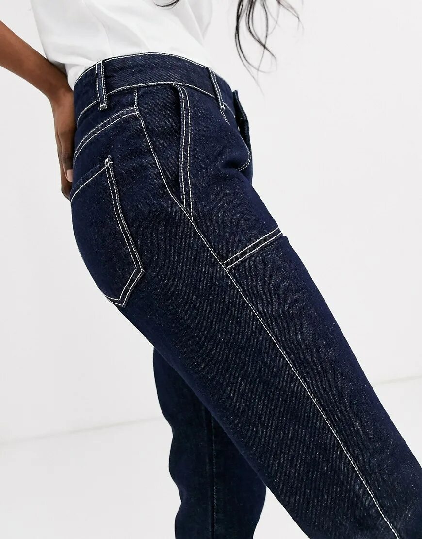 черные скинни джинсы на белом фоне. джинсы с белой строчкой женские. черные джинсы с белыми швами. чёрные джинсы мужские. джинсы с белой строчкой женские.