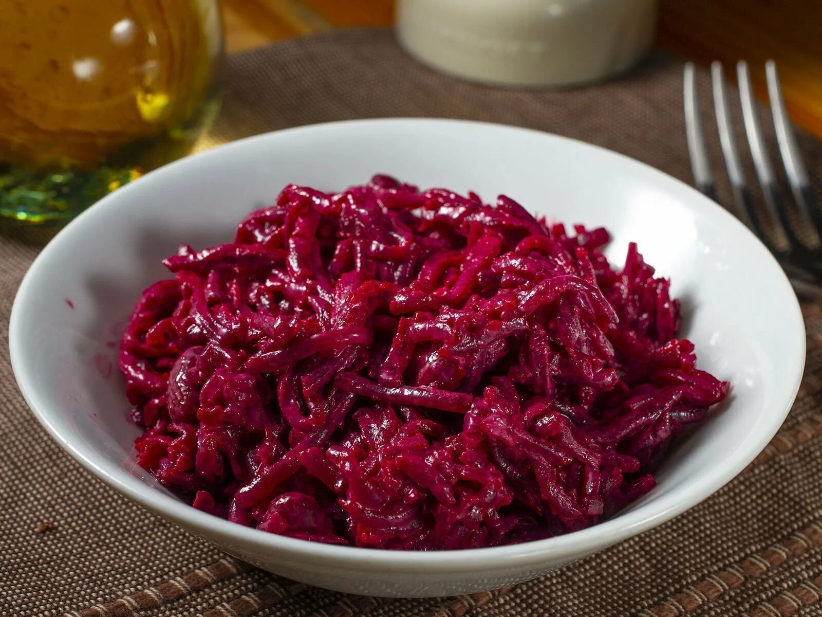 Салат со свеклой и яблоком. Что делают со свеклой. Бурак винегретный. Салат со свеклой. Свекольно овощной салат.