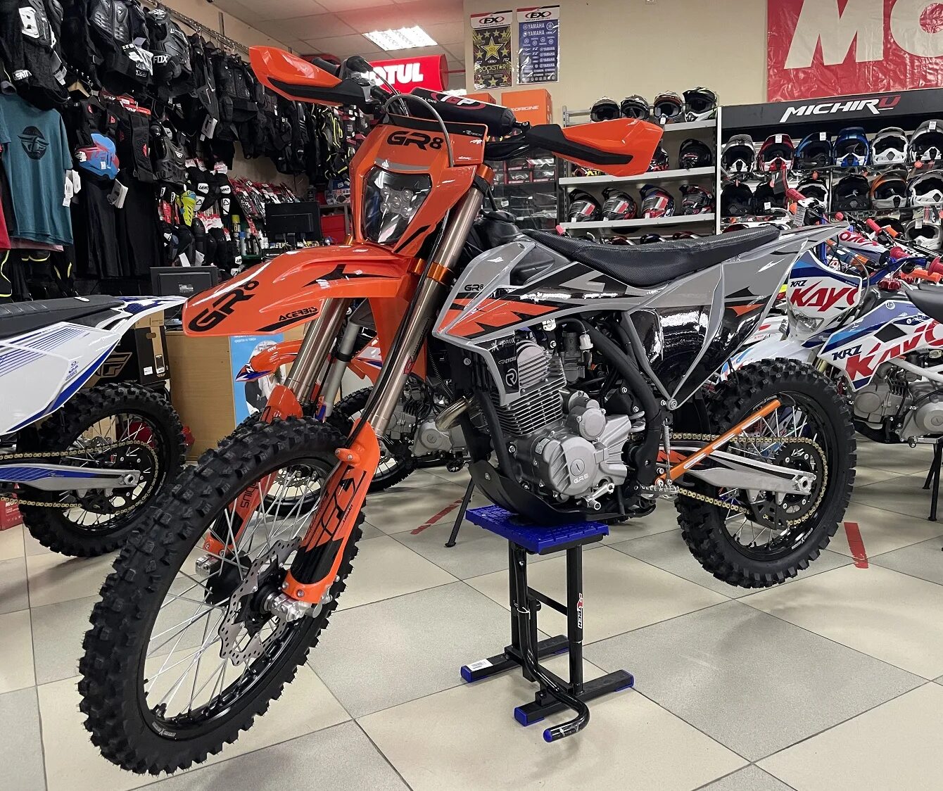 Мотоциклы gr купить. Gr8 f250a-m 4t 172fmm Enduro Lite. Мотоцикл gr8 f250a-m (4t 172fmm) Enduro Lite. Gr8 Enduro Lite 2022. Gr8 250 Enduro Lite 2022.