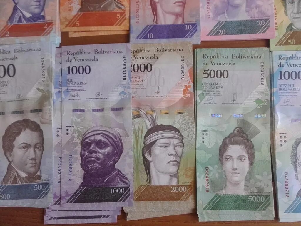 500 рублей 1993 года бумажные. 100 500 1000 5000 10000. 50 сто 200 500 1000 5000. Купюры 50 100 200 500 1000 2000 5000 рублей. 1000 боливар.